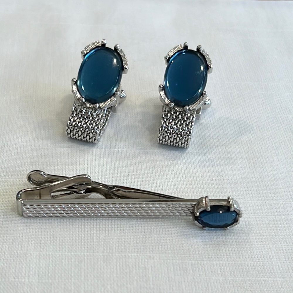 Swank Brand Silver Tone With Blue Detail Cufflink&Tie Bar set